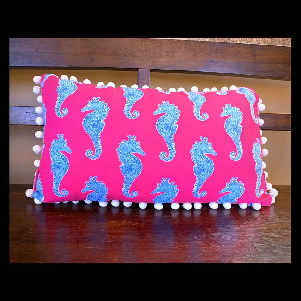 Lilly Pulitzer in/outdoor reversible pillow EUC